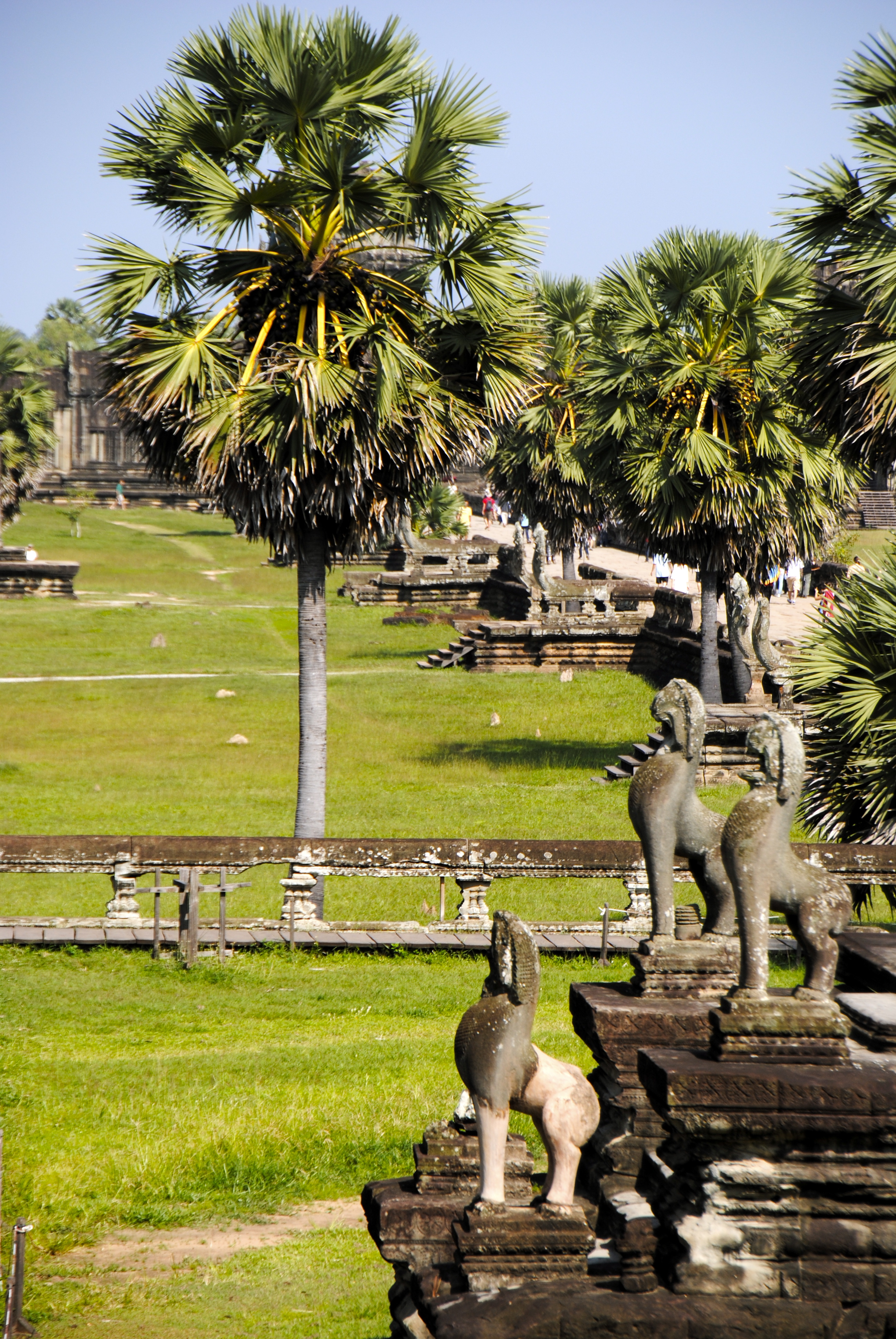 angkor statue